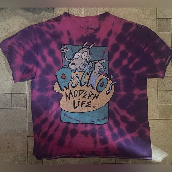 Tops - 90s cartoon shirt